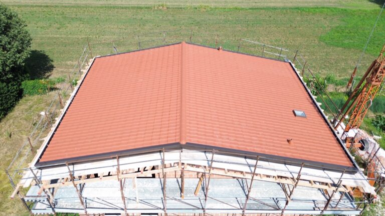 Copertura in alluminio coibentato Tegomont effetto tegola