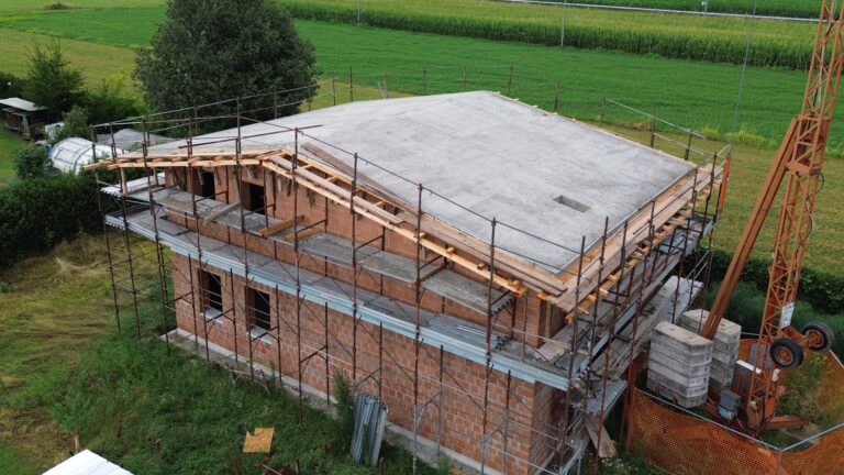 Copertura in alluminio coibentato Tegomont effetto tegola