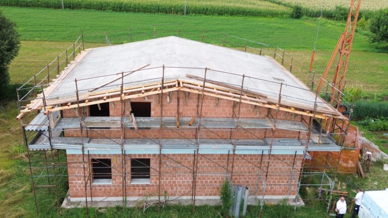 Copertura in alluminio coibentato Tegomont effetto tegola