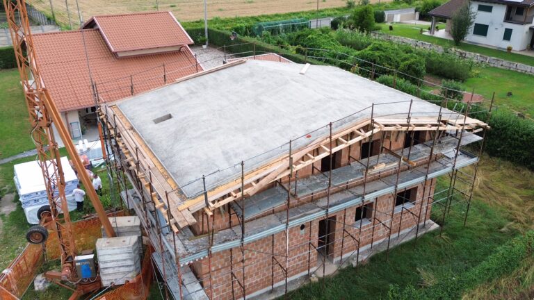 Copertura in alluminio coibentato Tegomont effetto tegola