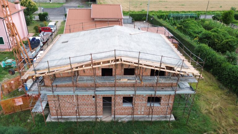 Copertura in alluminio coibentato Tegomont effetto tegola