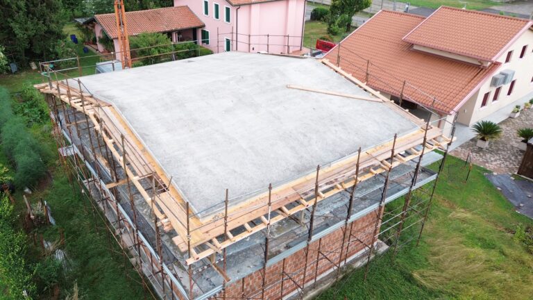 Copertura in alluminio coibentato Tegomont effetto tegola