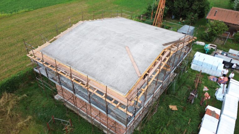Copertura in alluminio coibentato Tegomont effetto tegola